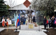 Откриха паметник на световния и европейски шампион по вдигане на тежести Белослав Манолов 