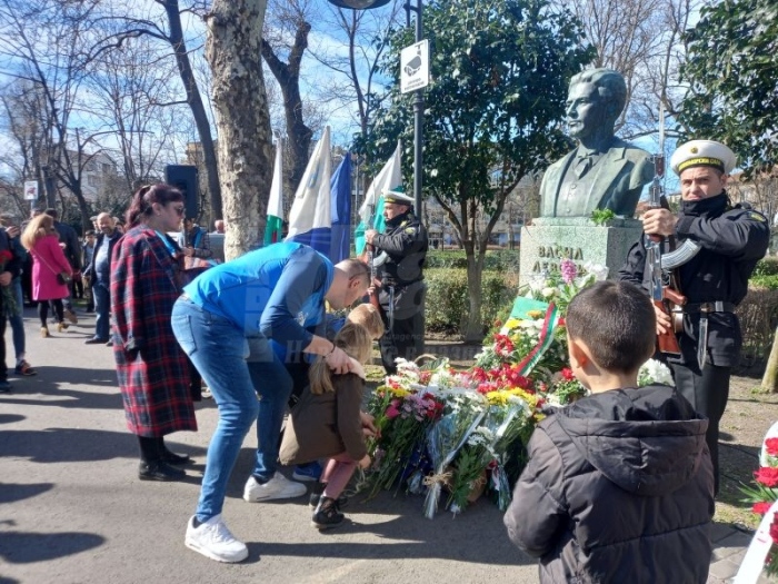  Благотворителен базар събира пари за паметник на Васил Левски в центъра на Бургас 