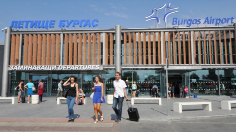 В пиковите с полети дни бургаското летище ще обслужва по над 150 самолета на ден