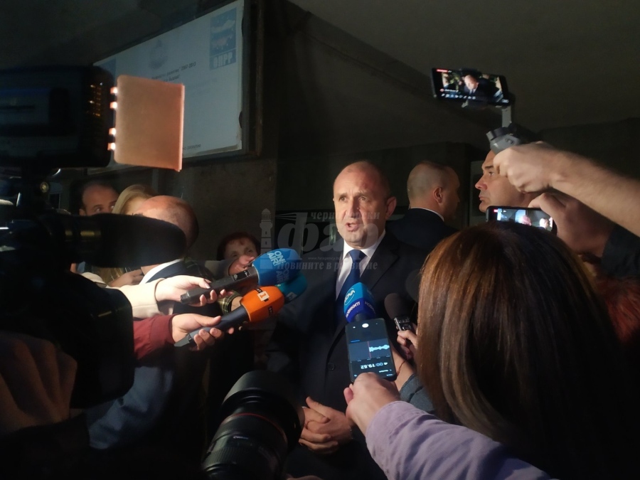 Президентът Радев от Бургас: Няма реална заплаха за националната сигурност