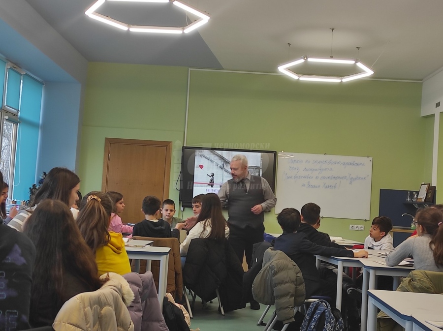 Коледен урок в ОУ „Братя Миладинови“ изнесе зам.-кметът Михаил Ненов 
