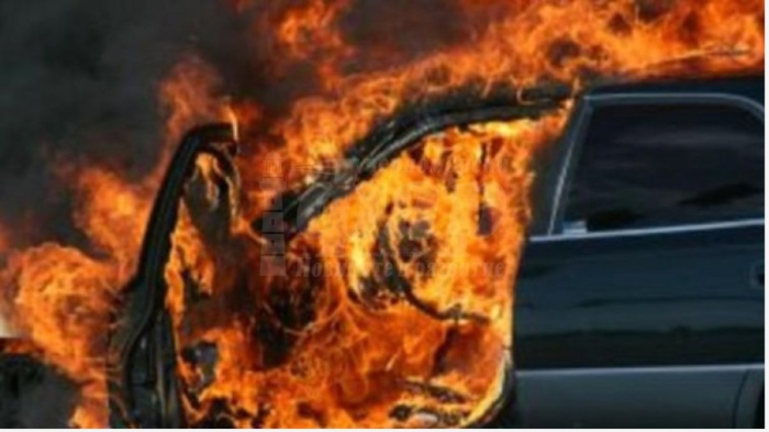Автомобили горяха пред хижа в Тополица