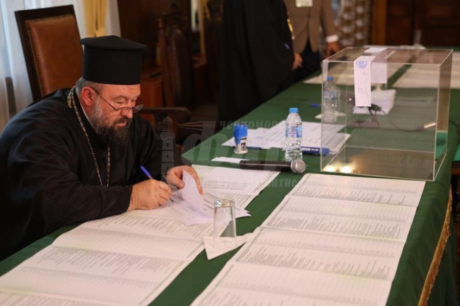 Започна тайното гласуване за избора на нов български патриарх 