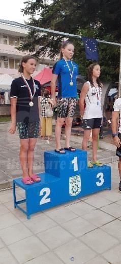 Бургаски „акули“ с пет медала по плуване от Сандански