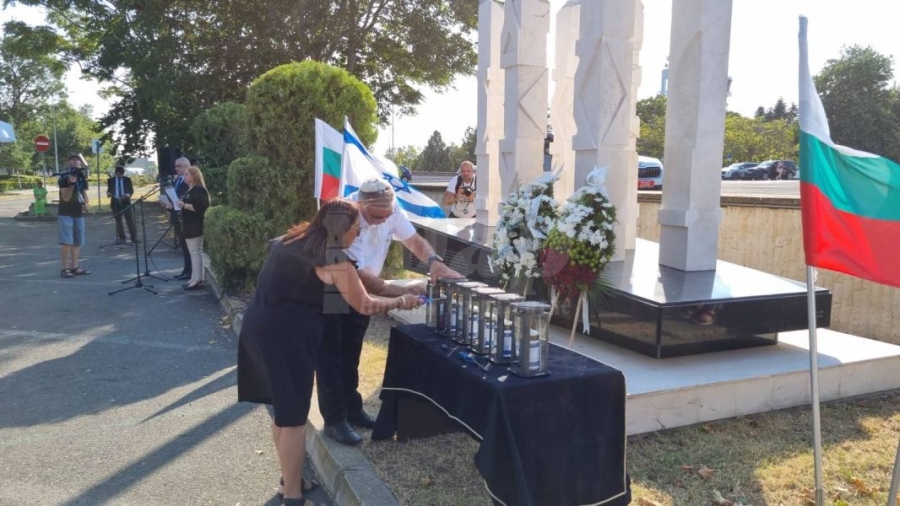 При засилени мерки за сигурност! Започна възпоменателната церемония на Летище Бургас в памет на загиналите в атентата
