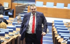 Пеевски иска Лозан Панов и Христо Иванов да бъдат извикани от комисията за Нотариуса и Пепи Еврото