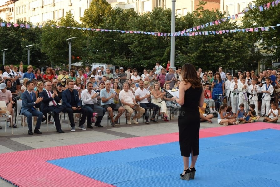 Бургас посрещна Олимпийските игри в Париж с шоу на площада 