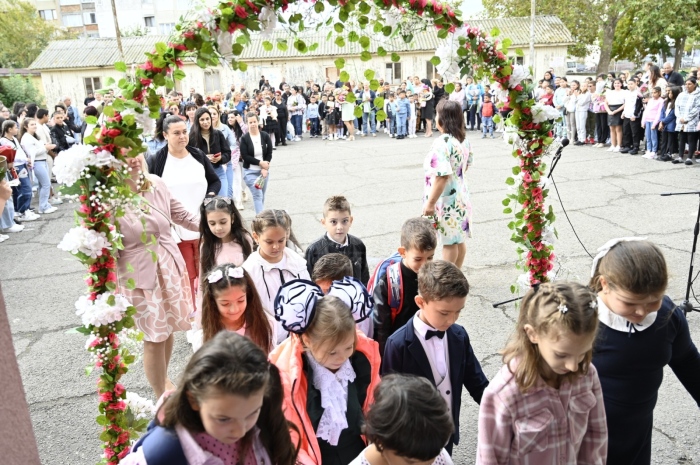 Учебните заведения в Поморие посрещнаха ласкаво общо 3142 деца и младежи