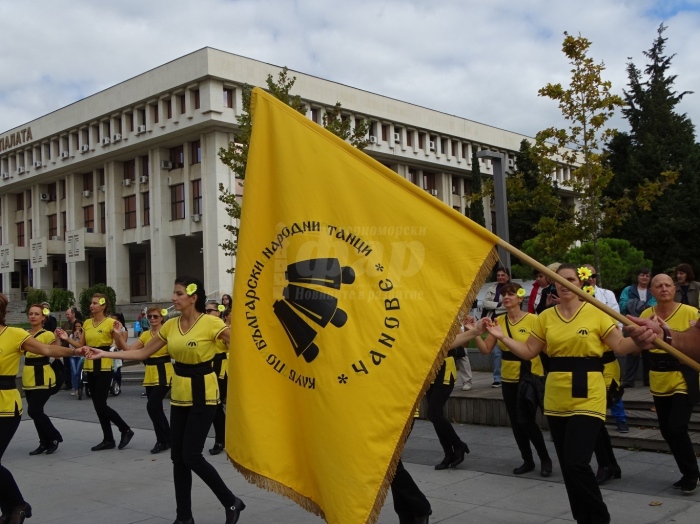 Клуб „Чанове“ празнува рожден ден с надиграване на пл. „Тройката“