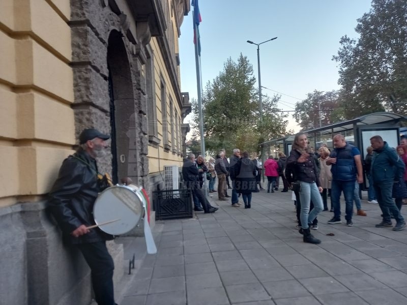   От „Възраждане“ казаха „Дайте шанс на мира“ с протесна акция в Бургас 