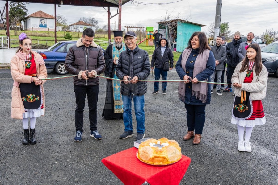 Реновирания път между селата Велика и Фазаново бе официално открит