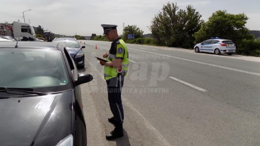 МВР с предложение: Полицаи с цивилни автомобили да спират шофьори за проверка