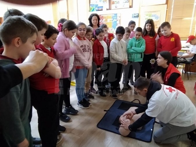 Доброволците на БМЧК-Несебър разширяват кръга на обучението по първа долекарска помощ