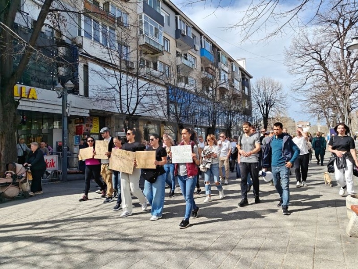  Шествие в Бургас настоя за по- строги мерки срещу насилието над животни 